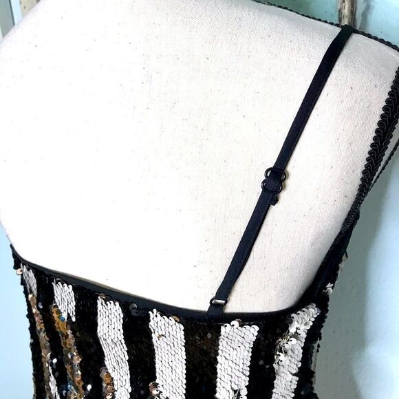 Beautiful & Sexy NWT Sequin Crop Top - Picture 5 of 9